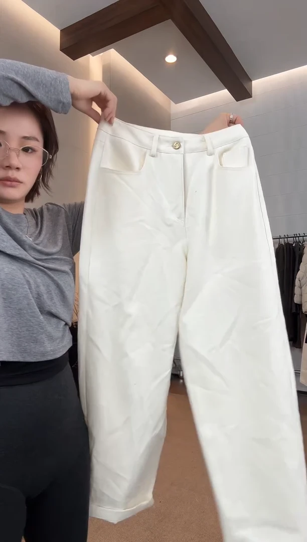 如****”XUZIYU.小个子定制外套    白色裤子