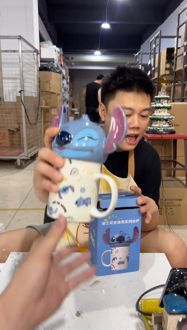 瓷片原盒史迪仔满印带盖杯