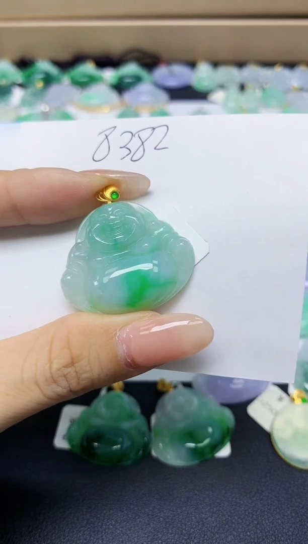 翡翠18K金镶嵌颈饰天然缅甸翡翠A货