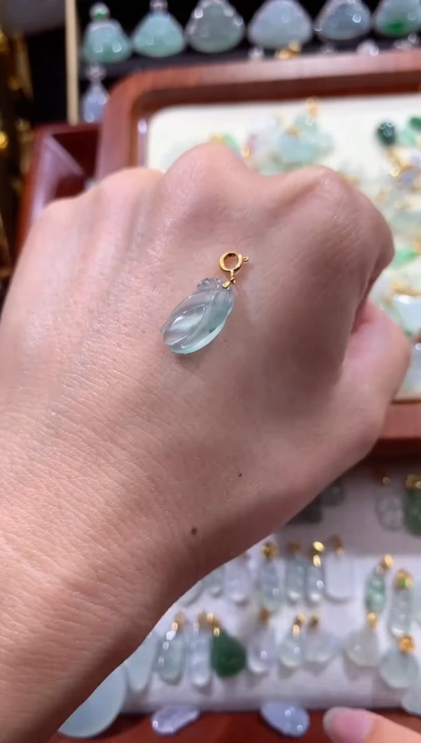 颈饰18K金镶嵌翡翠翡翠