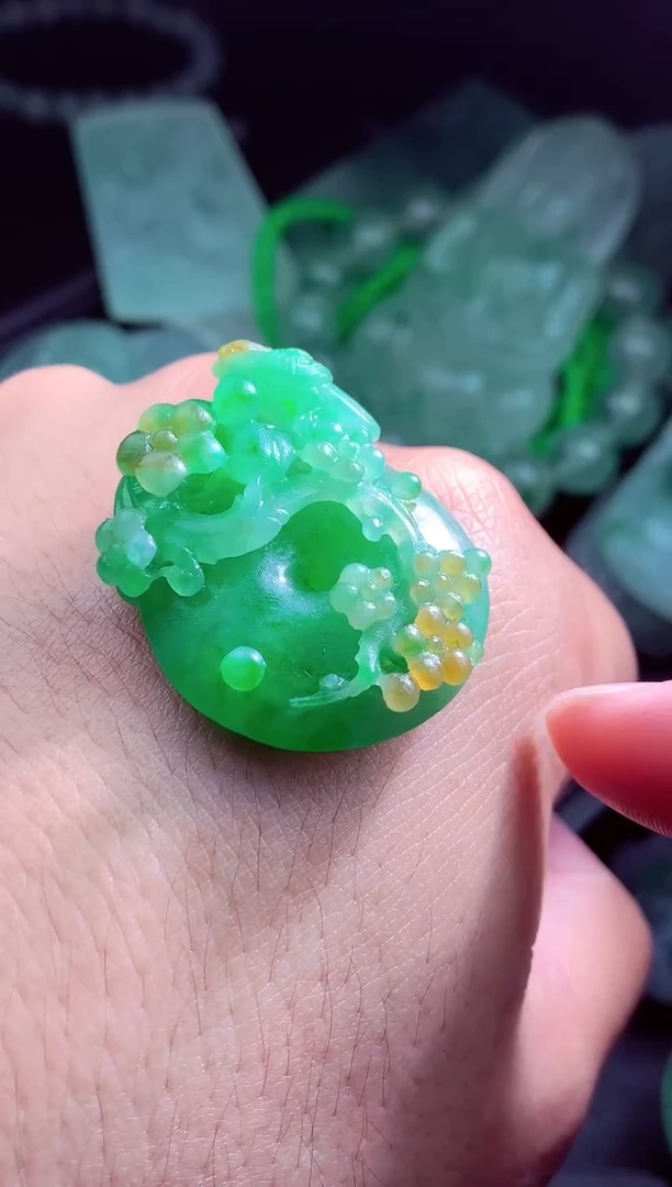 定制翡翠未镶嵌怡*?翡翠毛货定制