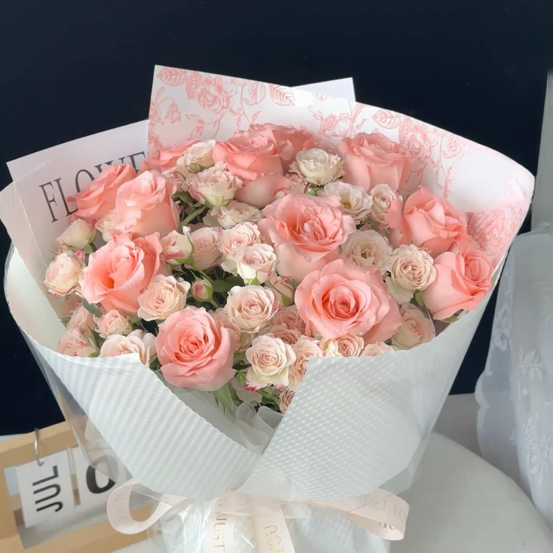 套餐25   戴安娜玫瑰10支+折射泡泡5支