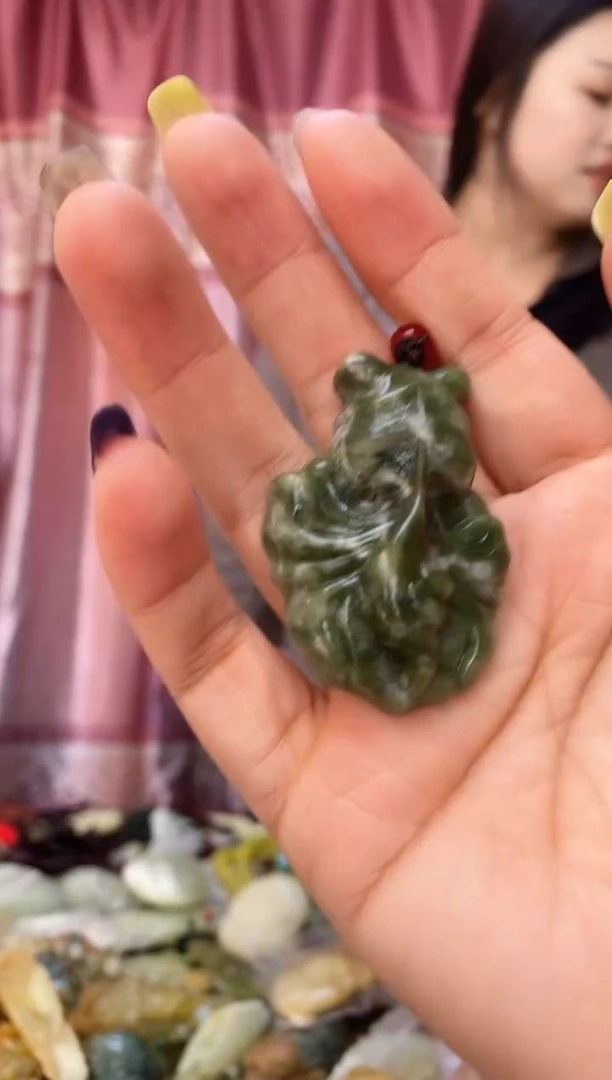 未镶嵌岫玉吊坠