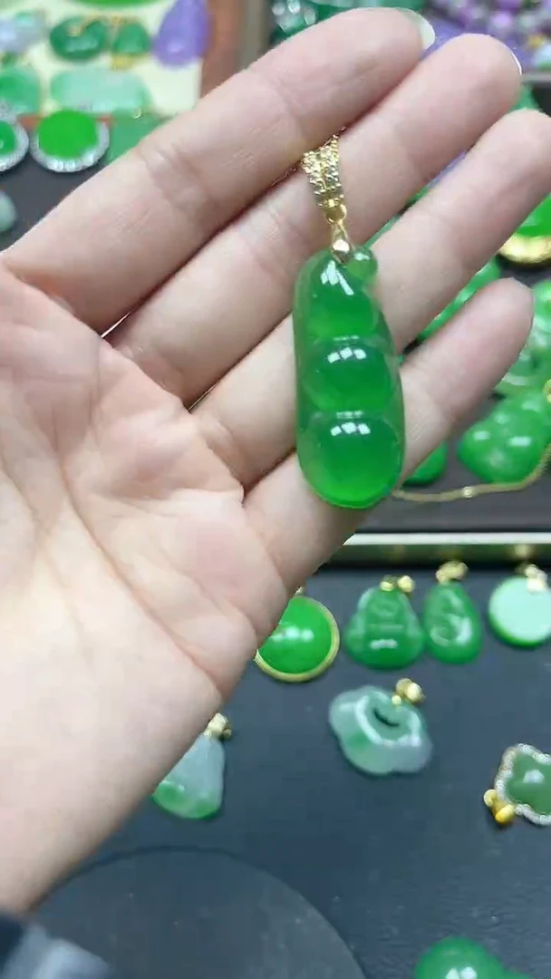 吊坠(赠链)14K金镶嵌翡翠冰绿豆荚