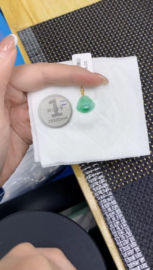 颈饰18K金镶嵌翡翠1111111111