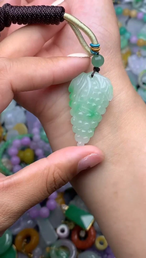 颈饰未镶嵌翡翠天然缅甸翡翠吊坠