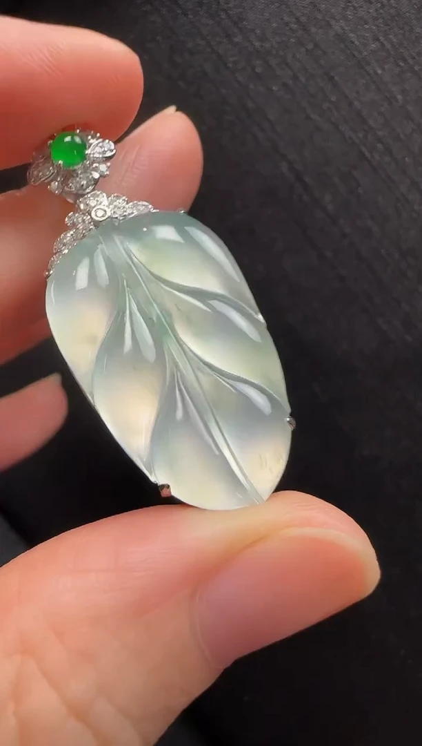 翡翠18K金镶嵌颈饰445叶子一个