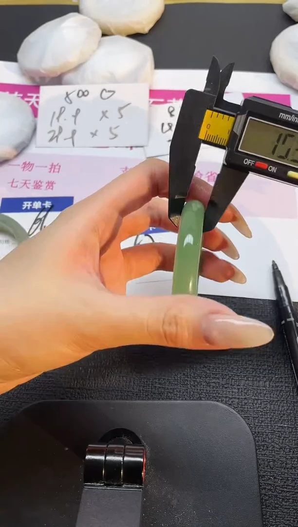 未镶嵌手镯石英质玉67-54