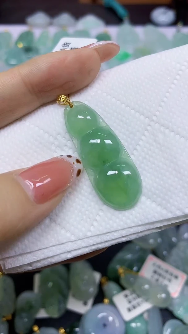 颈饰18K金镶嵌翡翠天然翡翠A货
