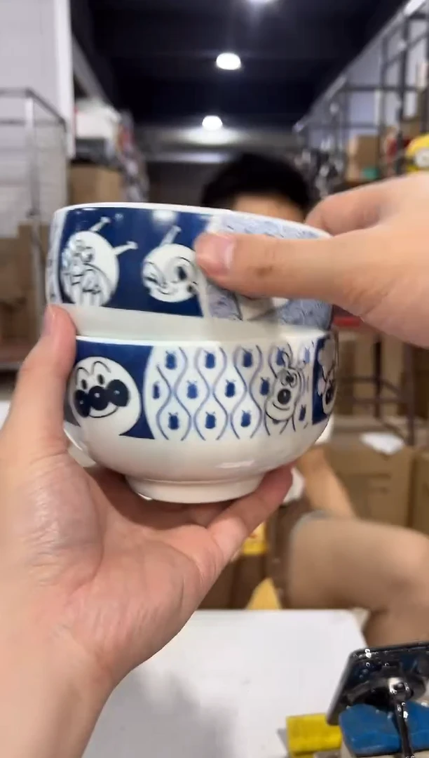 瓷片蓝色青花瓷面包超人大碗一对