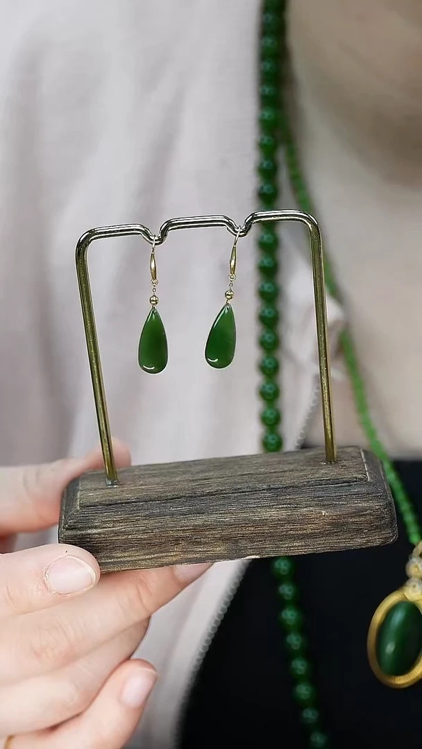 18K金镶嵌和田玉（碧玉）耳饰20