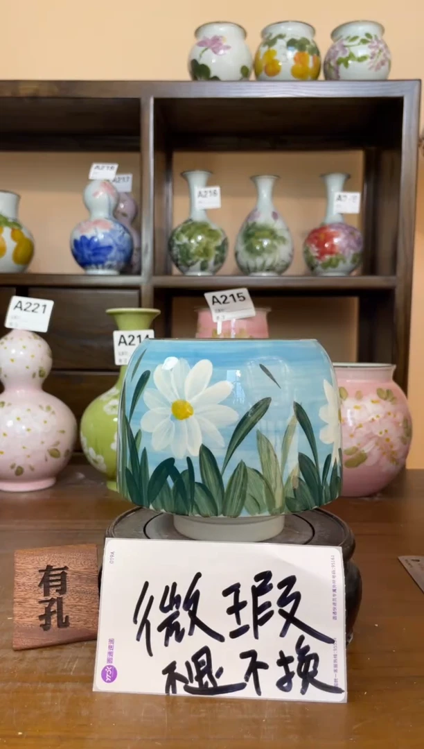 摆件景德镇手绘陶瓷微瑕  口10  高度13