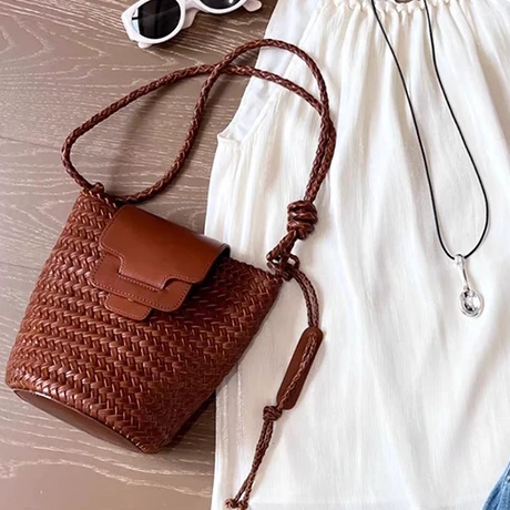 2025新款小众设计款编织包水桶小包手机包斜挎包包女包个性潮韩国