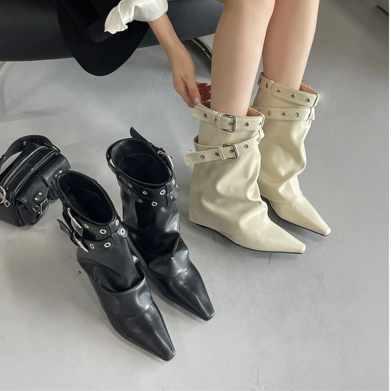 坡跟尖头皮带扣铆钉白色辣妹裤管靴女2025秋冬新款中筒堆堆靴短靴