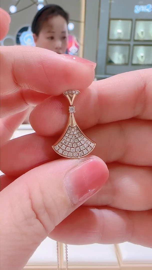 【闪购商品】钻石吊坠(不含链)18K金镶嵌吊坠