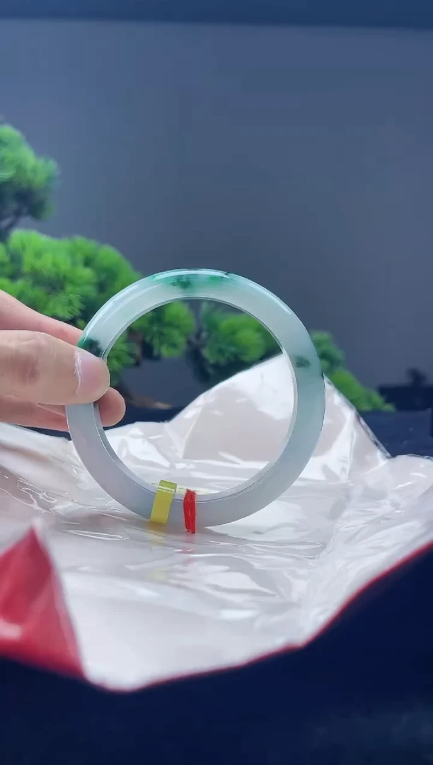 翡翠手镯未镶嵌手镯2