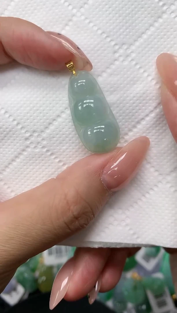 颈饰18K金镶嵌翡翠1111111111