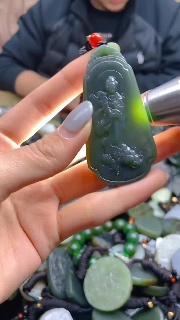 颈饰未镶嵌和田玉1