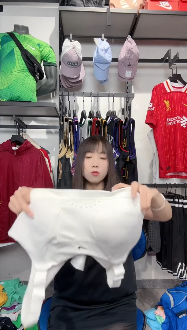 1508    编码 瑕疵款以直播间过款为准 尺码170