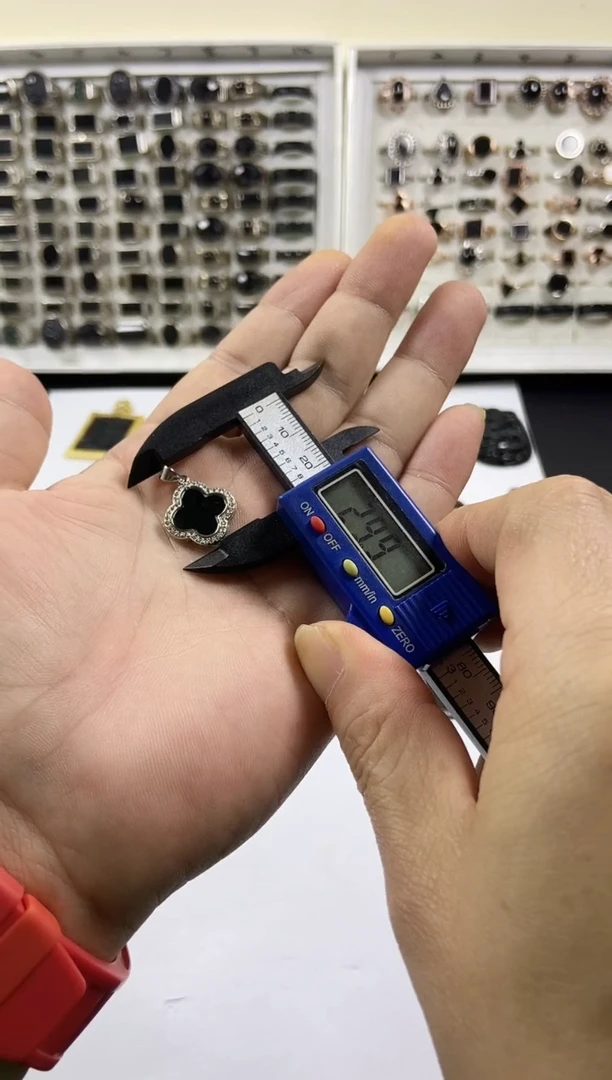 吊坠(赠链)银S925镶嵌翡翠四叶草