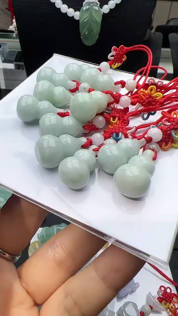 【闪购商品】翡翠挂件未镶嵌葫芦多样性发其一