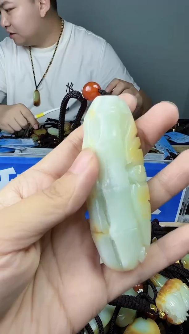 和田玉未镶嵌颈饰1