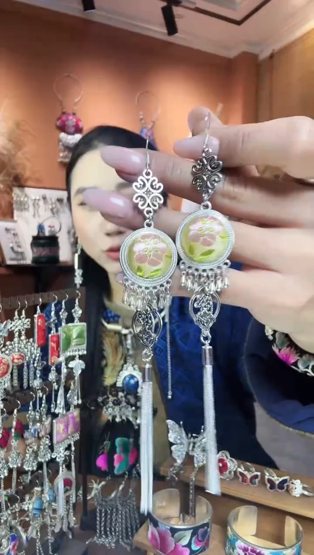 【闪购商品】刺绣纯手工民族风耳环
