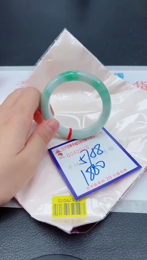 翡翠手镯未镶嵌1