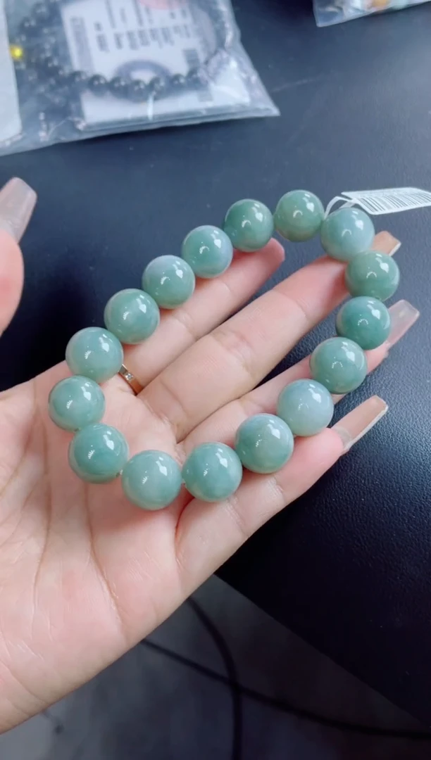 定制翡翠未镶嵌珠串