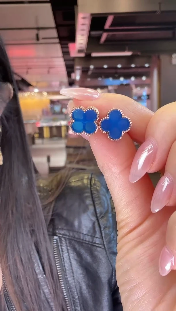 18K金镶嵌耳钉玛瑙/玉髓蓝花耳钉