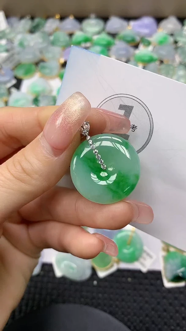 颈饰18K金镶嵌翡翠a货支持复检百元以上9元证书费自理