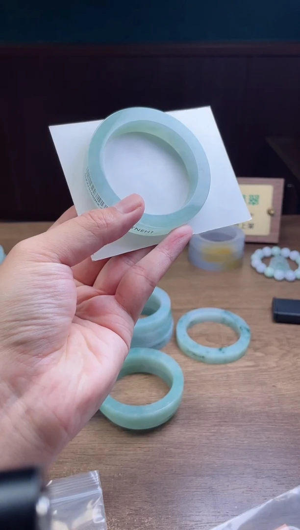 未镶嵌手镯定制翡翠?****冻定制