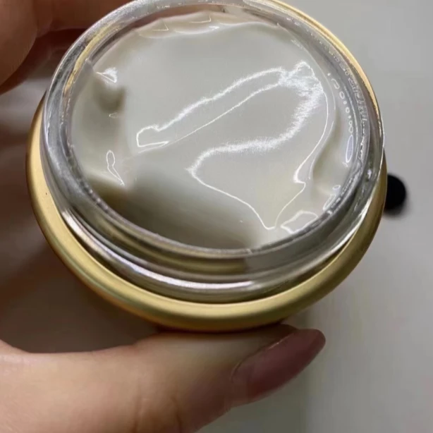 有玫瑰精粹的清爽面霜