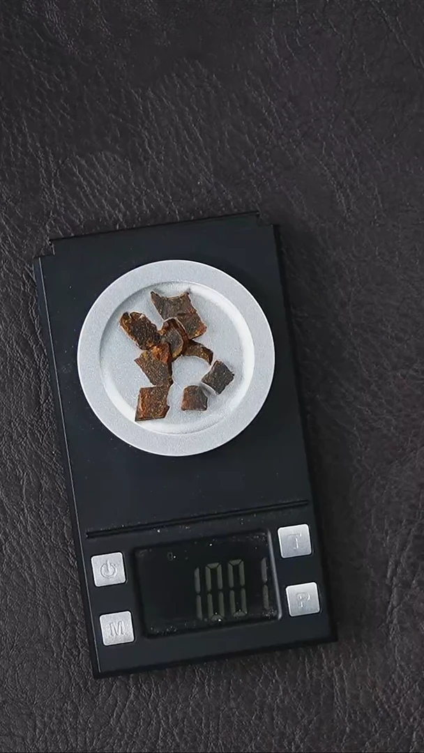 沉香沉香碎屑越南芽庄白棋香料-克重：1克（不退不换）