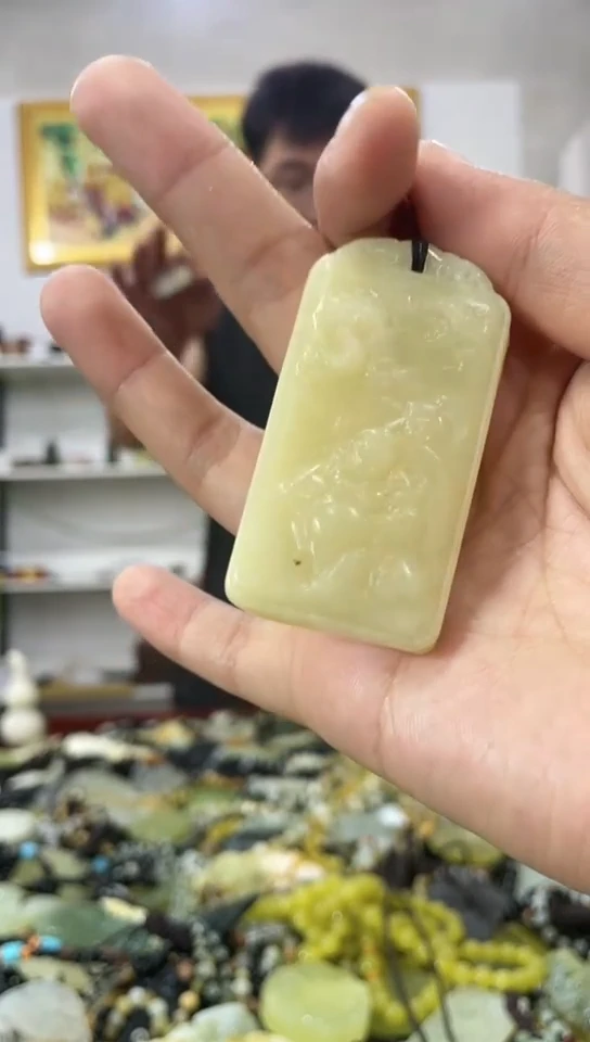 岫玉未镶嵌挂件