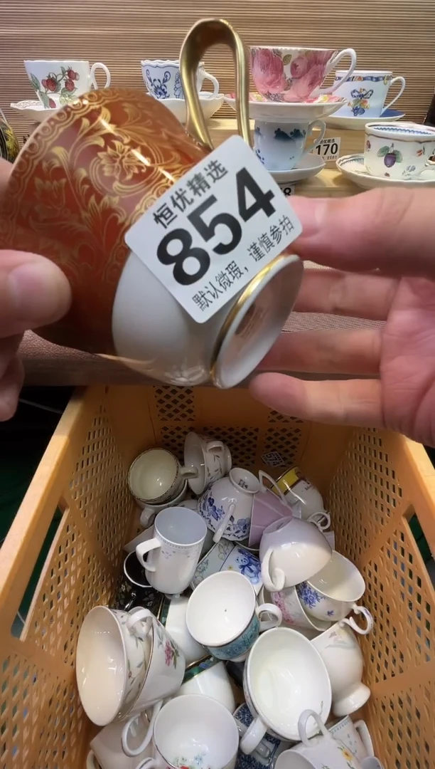 瓷片雨*子陶瓷瓷器瓷器瓷器瓷器