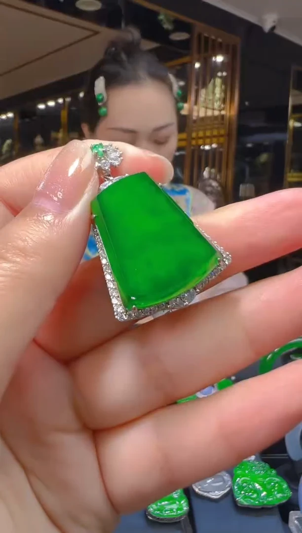 吊坠(赠链)银S925镶嵌翡翠068（多样性发其一）