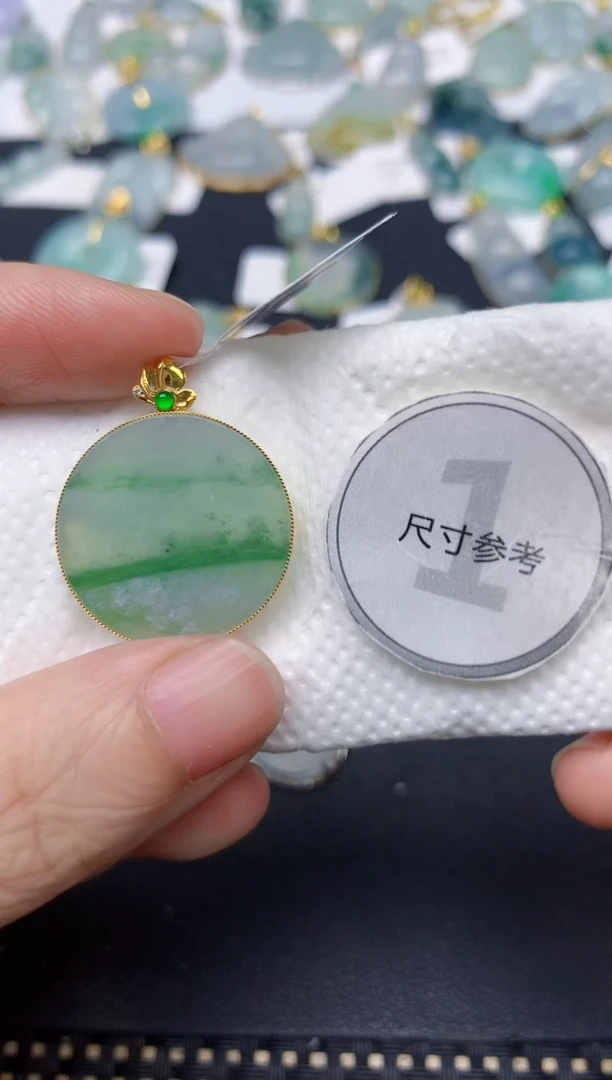 颈饰18K金镶嵌翡翠天然缅甸A货翡翠