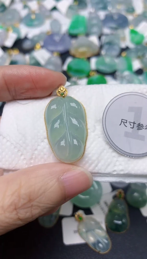 颈饰18K金镶嵌翡翠天然缅甸A货翡翠