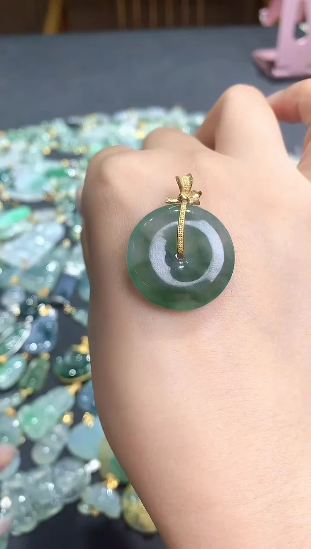 颈饰18K金镶嵌翡翠优****）251018301