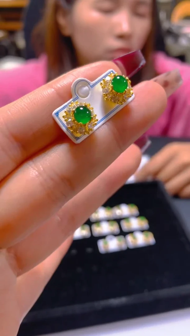 未镶嵌翡翠耳饰多样性发一