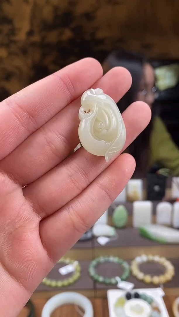 颈饰未镶嵌和田玉黄口料花开富贵