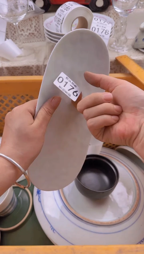 176默认微瑕，满20包邮。