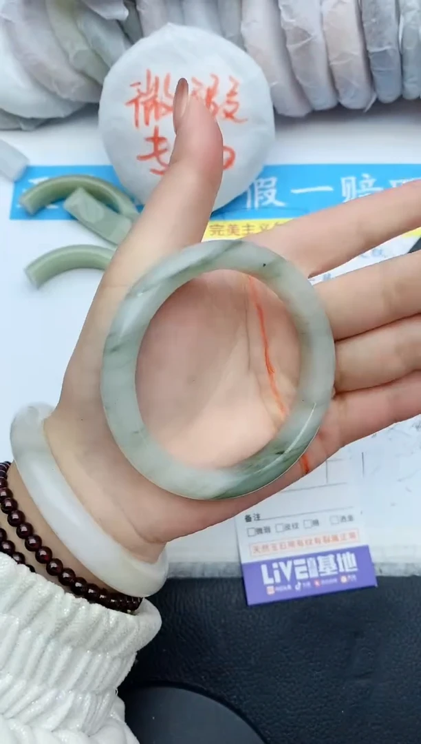 【闪购商品】石英质玉手镯未镶嵌179+58/59