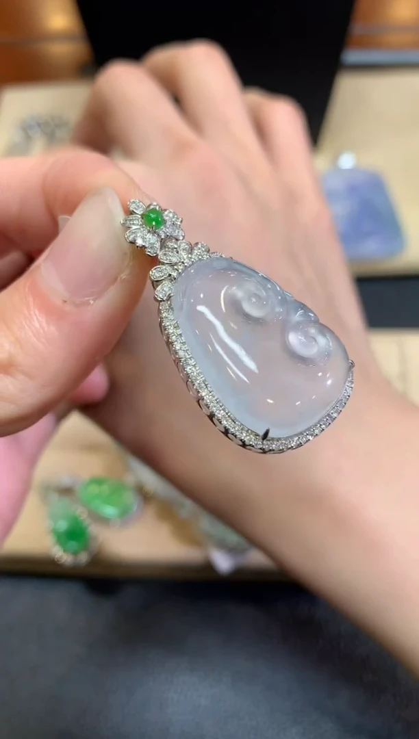 【闪购商品】翡翠颈饰18K金镶嵌如意【无服务费】