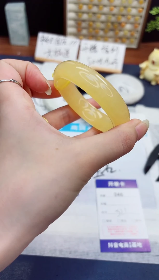 未镶嵌手镯石英质玉46米黄51