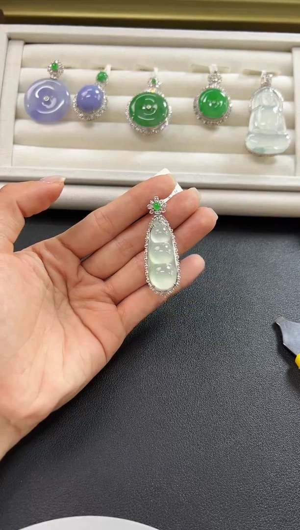 颈饰18K金镶嵌翡翠KGJH1212-125