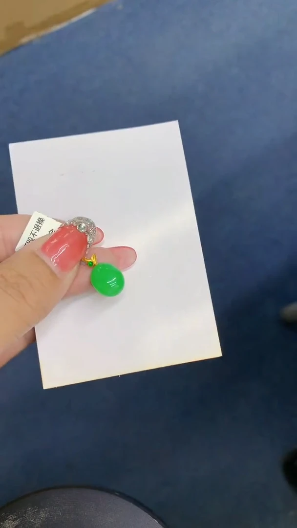 颈饰18K金镶嵌翡翠1