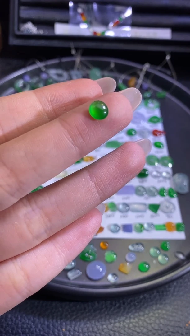 未镶嵌挂件翡翠蛋面