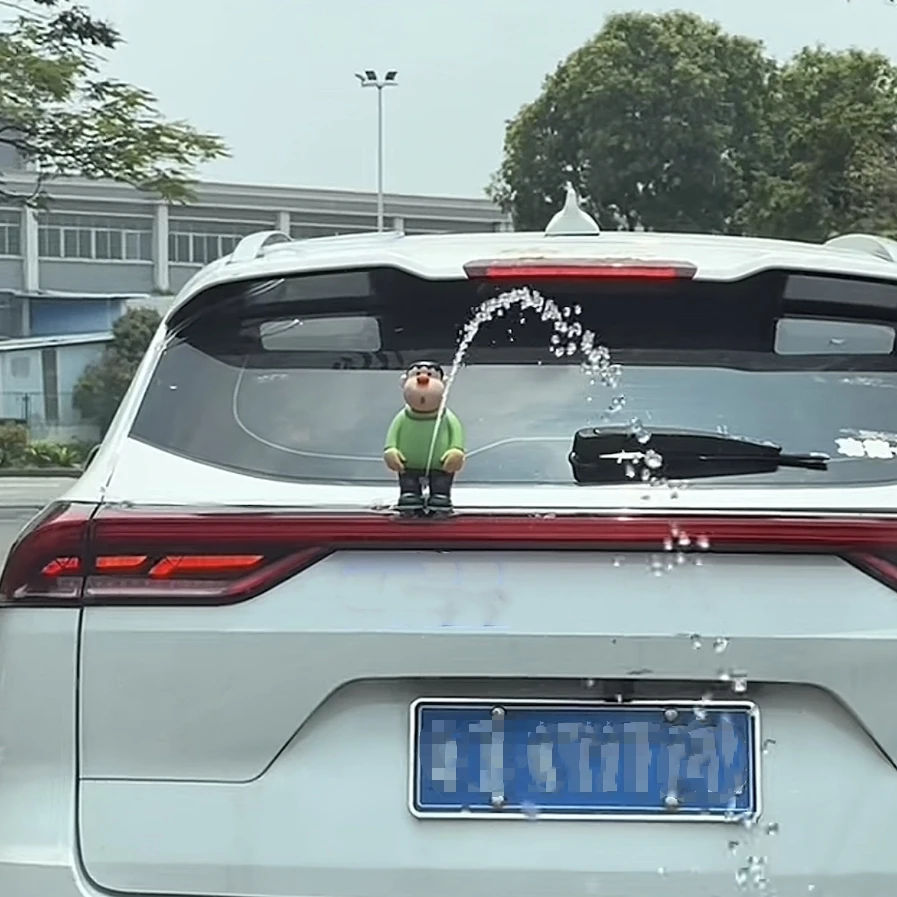 新款会喷水哧水的胖虎小新车外挂件喷水的胖虎滴滴滋水交个朋友